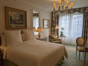 Offering to pay group bills can increase your Travel Loyalty Rewards points balance and help you book that hotel room faster.